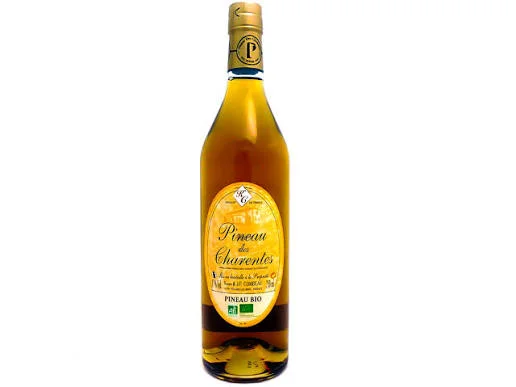 Bouteille de pineau des Charentes bio du domaine Combeau-Seguin