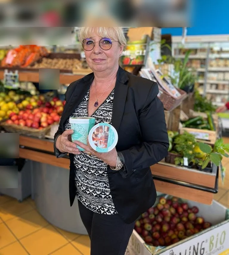 Dégustation des Glaces de Pauline bio dans un magasin Colibri