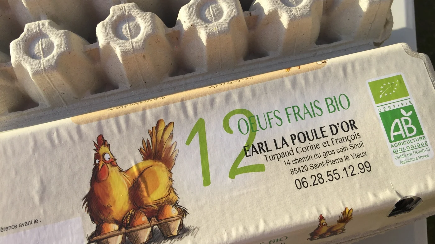 Une boîte d'œufs frais bio de La Poule d'Or, de Corine et François Turpaud